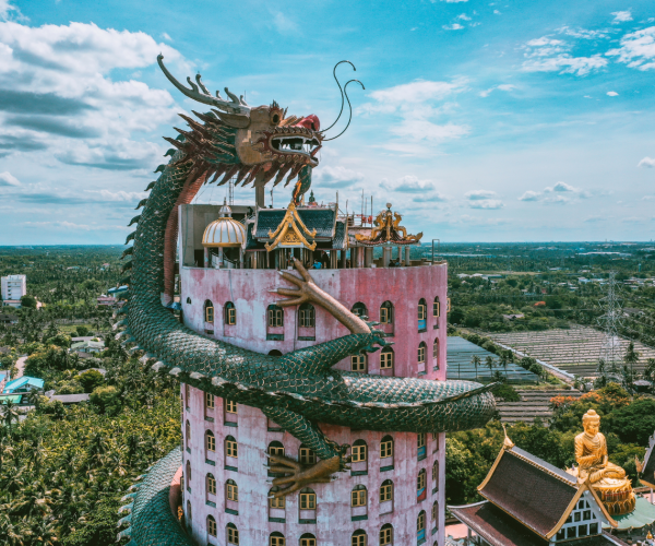 Wat Sam Phran: la «torre del dragón» que debes visitar en Tailandia